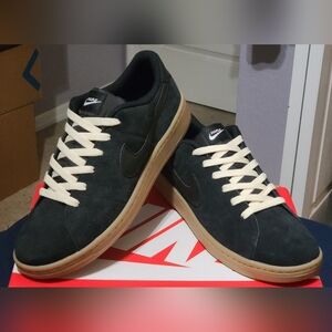 *SOLD on M!* Nike Court Royal 2, New In Replacement Box Mens 10.5/Womens 12